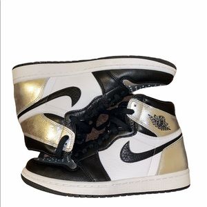 authentic silver toe air jordan 1 in w size 9